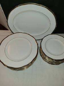 lot 1261 image: Wedgwood bone China Royal lapis 28 pieces
