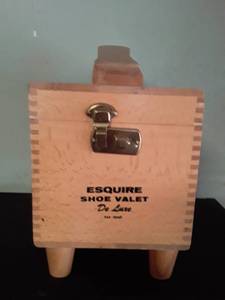 lot 3072 image: ESQUIRE Shoe Valet De Luxe. (shoe shine kit)
