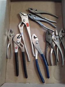 lot 3075 image: Assorted Pliers