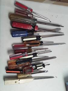 lot 3082 image: Various Sizes of Screwdrivers