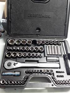 lot 3084 image: CRAFTSMAN Ratchet Set with Case