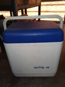 lot 3139 image: Gott Tote 18 Cooler