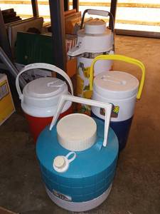 lot 3140 image: Vintage Thermos Gott and Coleman Drinking Coolers