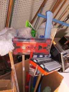 lot 3141 image: Cleaning Tools