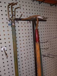 lot 3142 image: Garden Tools
