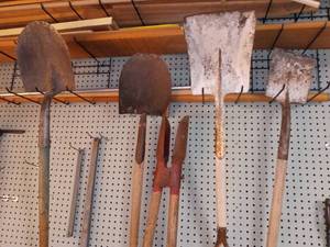 lot 3143 image: Post Hole Digger and Shovels