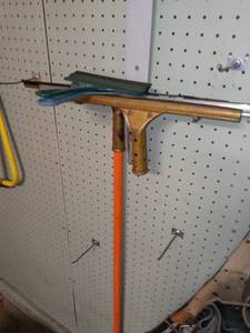 lot 3147 image: Squeegees