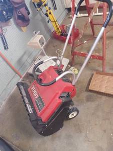lot 3163 image: Toro Electric Start Snow Blower