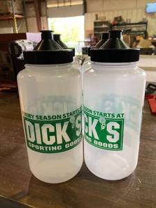 lot 64256 image: 4 Set of Dicks water bottles