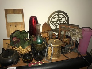 lot 24084 image: Home Goods Lot - Small Shelves - Candle Holders - Vase 