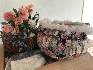 lot 24121 image: Misc Lot of Home Decor