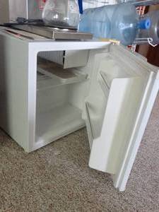 lot 24005 image: Magic Chef White Mini - Fridge