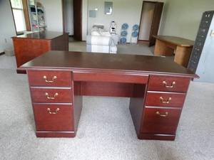 lot 24018 image: High Quality Wood Office Desk