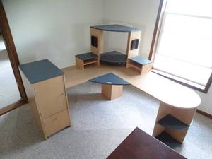 lot 24023 image: Large Corner Desk Great for your Office