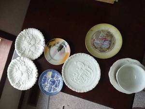 lot 24037 image: Lot of Vintage Glass Plates and Bowls