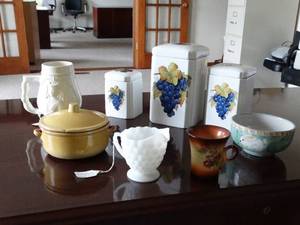 lot 24044 image: Decorative Glass Containers - Bowls - Mugs - Lot