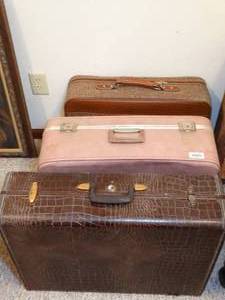 lot 24064 image: Lot of 3 Vintage Suitcases  1950s Samsonite Faux Crocodile Suitcase