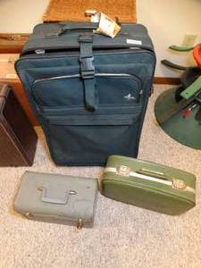 lot 24065 image: Large Nested Suitcases and 2 Small Vintage