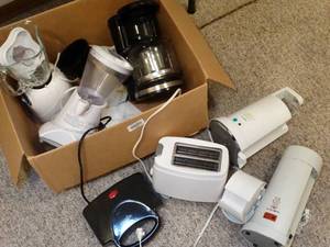 lot 24073 image: Lot of Assorted Small Kitchen Appliances