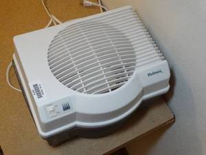 lot 24074 image: Holmes Humidifier