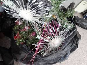 lot 24171 image: Christmas Tree and Decor