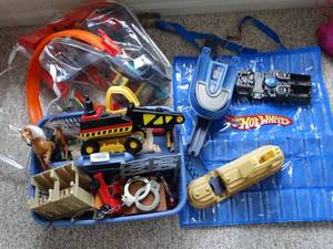 lot 24172 image: Modern Hot Wheels Items and other toys