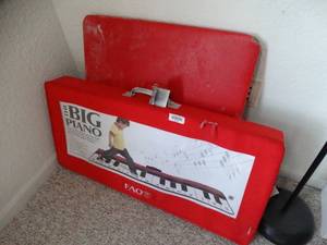 lot 24180 image: Kids Step on Piano Keys and Folding Table