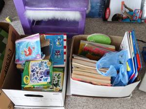 lot 24204 image: Interactive Kids Books and Puzzles