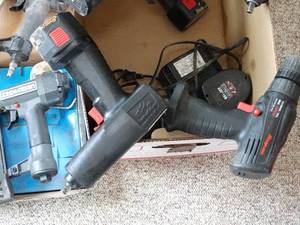 lot 24211 image: Lot of Portable Snap-On Drills and Impact  Cn and Craftsman Brad Guns