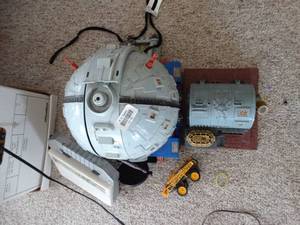 lot 24202 image: Spherical Kids Toy and Small Pest Controller