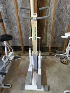 lot 39917 image: Stair Stepper Workout Machine - Older - but Good Condition