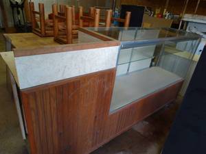 lot 39923 image: Large Display Case - Sliding Doors - Glass Casing - Retail Counter