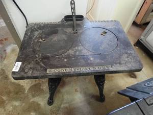 lot 39933 image: Vintage Cast Iron Laundry Stove