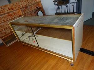 lot 39957 image: Display Case - Store Counter