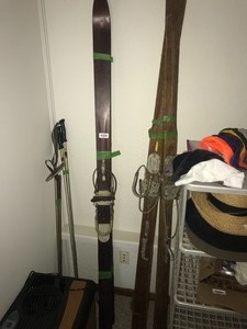 lot 24085 image: Lot of skis