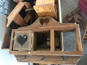 lot 24100 image: Lot of Wood Shelves & Home Decor