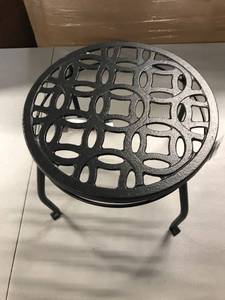 lot 1124 image: Allen & Roth plant stand