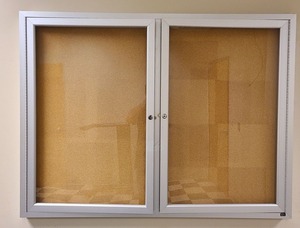 lot 21032 image: 4 ft x 3 ft metal and exiglass encased corkboard