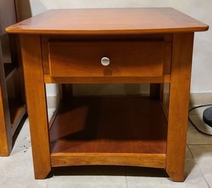lot 21005 image: wood end table