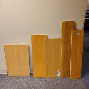 lot 21028 image: lot of 5 solid oak shelves