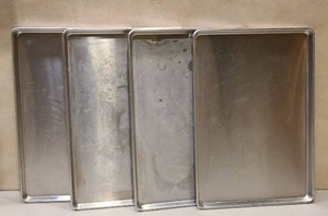 lot 21026 image: lot of 4 full size sheet pans