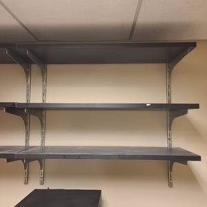 lot 21061 image: lot of 3 shelves with 2 wall brackets and 6 supports