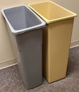lot 21063 image: lot of 2 garbage cans 29 gallon