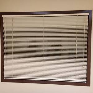 lot 21072 image: set of blinds 55 x 42