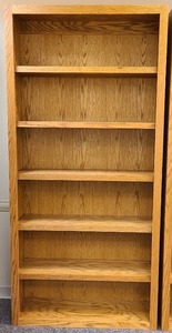 lot 21079 image: Very Nice solid oak bookcase with 5 adjustable shelves 40 x 13 x 84 inches