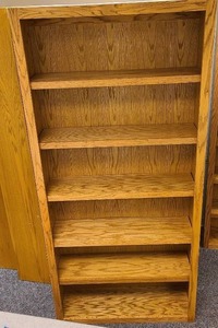 lot 21080 image: Very Nice solid oak bookcase with 5 adjustable shelves 40 x 13 x 84 inches