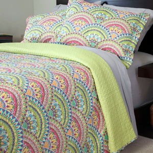 lot 348 image: Windsor Home  - Melanie 3 Piece Quilt Set Queen - Retail $62.51