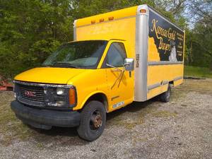 lot 101 image: GMC 3500 Box Truck with Insulation Machine 012001