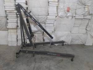 lot 124 image: Pittsburgh 2 Ton Long Ram Engine Hoist