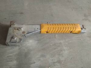 lot 213 image: Hammer Stapler For Arrow T-50 Staples